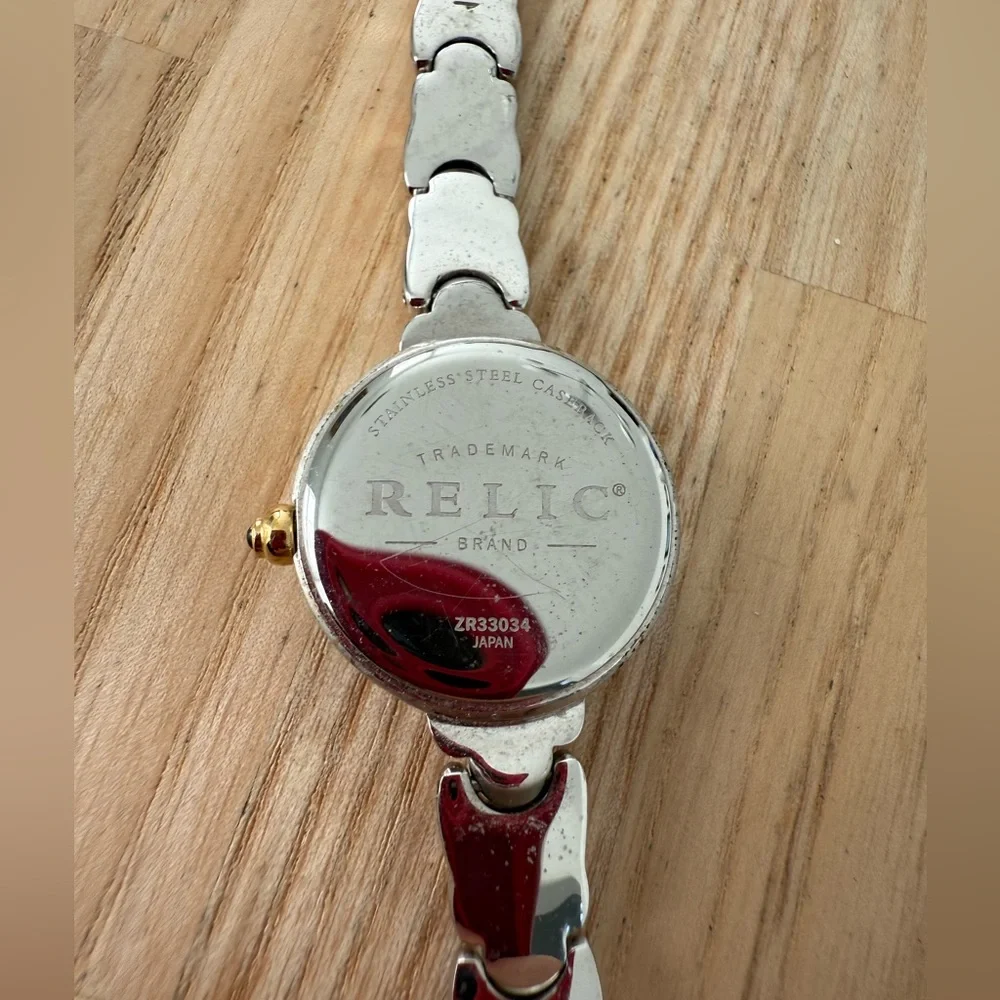 Relic ladies two tone watch NEW BATTERY